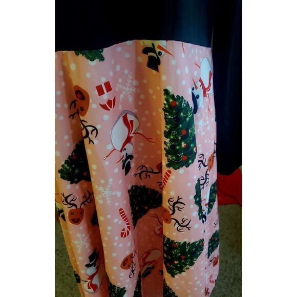 NWOT CHRISTMAS PRINT MAXI DRESS - Picture 2 of 2